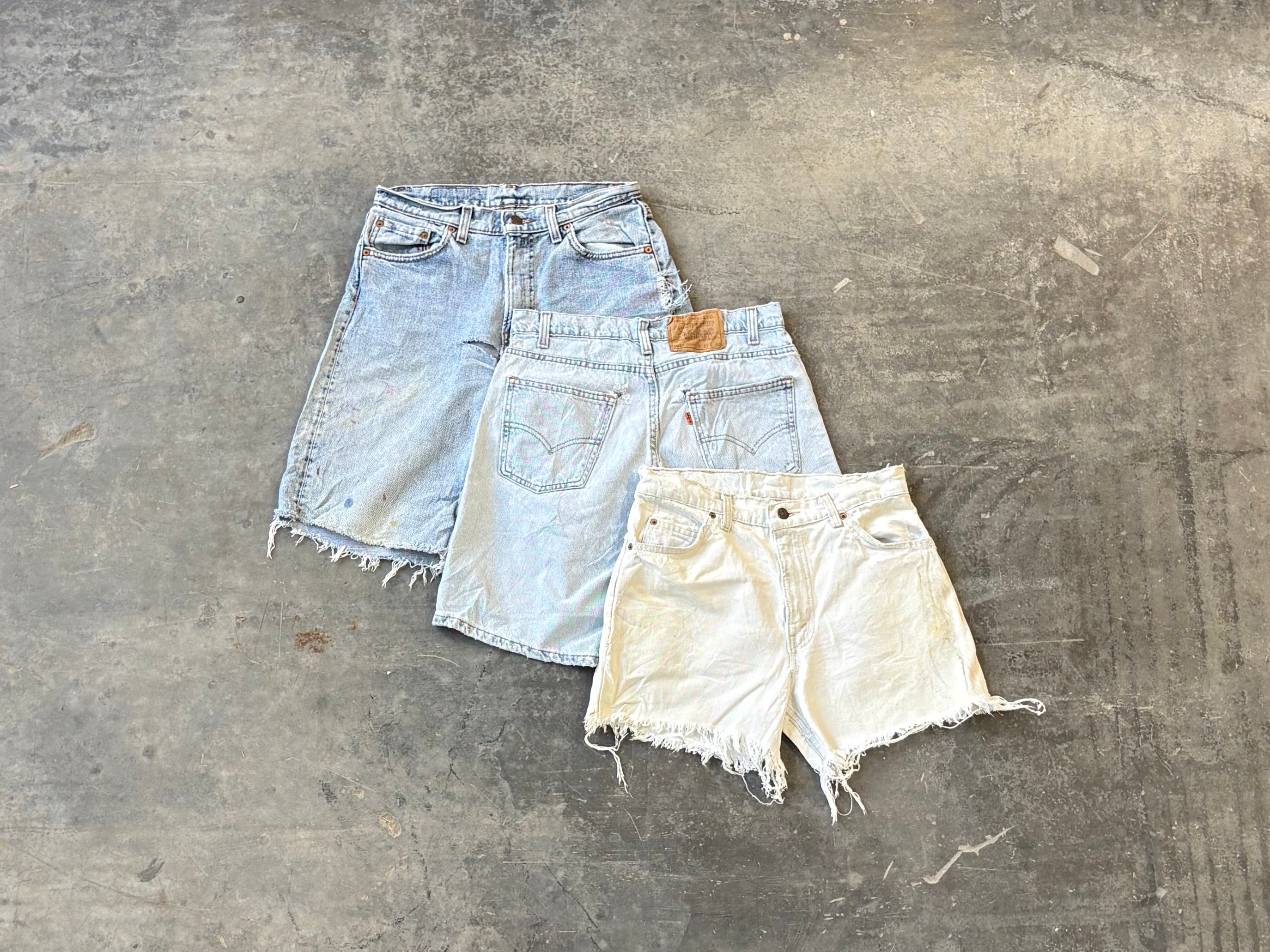 Levi’s Distressed Man Shorts
