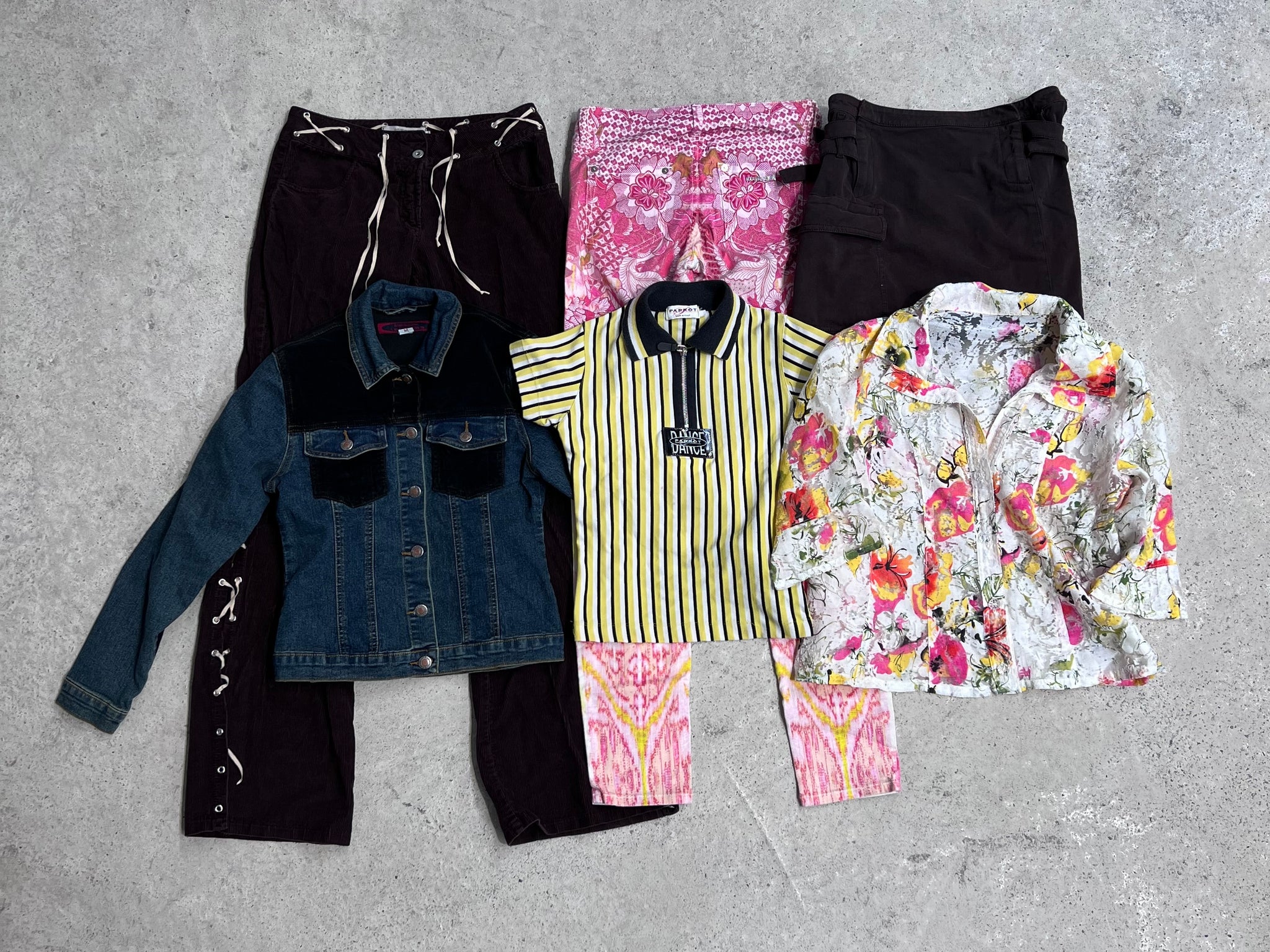50 pc bundle contains mixed womens Y2K or Vintage clothing Wholesale  Reselling Bundle Box
